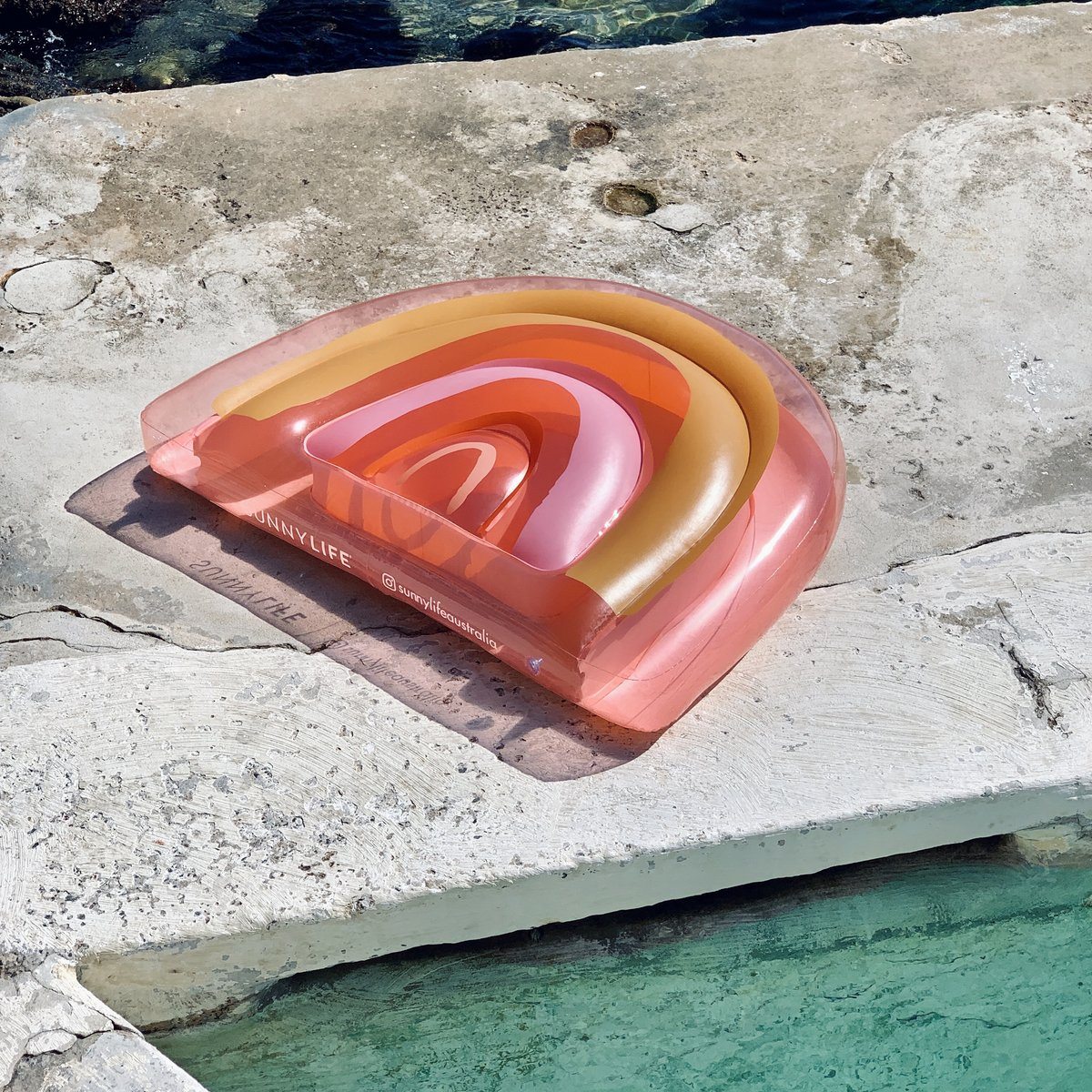 SunnyLife Float Away Lie On Rainbow - Peachy Pink